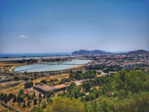 Vista sullo Stagno di Molentargius, le saline e la Sella del Diavolo