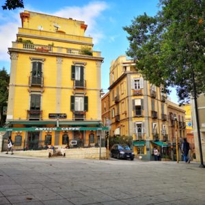 Piazza Costituzione con lo storico Antico Caffè